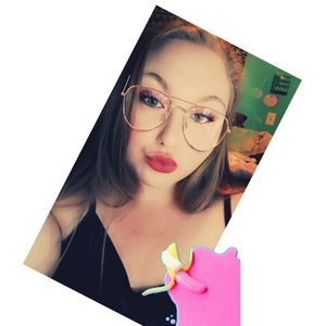 Meet your Posher, Ashley